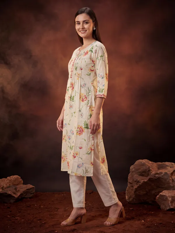 Cream_Printed_Pure_Cotton_Kurta_Trouser_Dupatta_Set