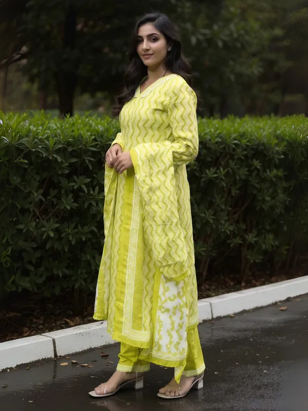 Green_Printed_Pure_Cotton_Kurta_Trouser_Dupatta_Set