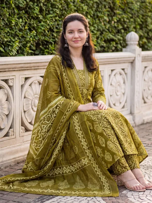 Green_Printed_Pure_Cotton_Kurta_Trouser_Dupatta_Set