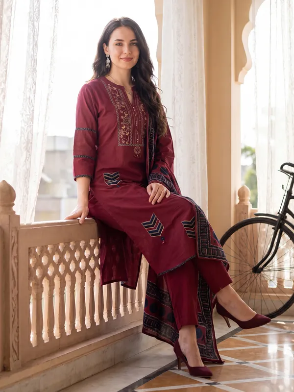 Maroon_Printed_Pure_Cotton_Kurta_Trouser_Dupatta_Set