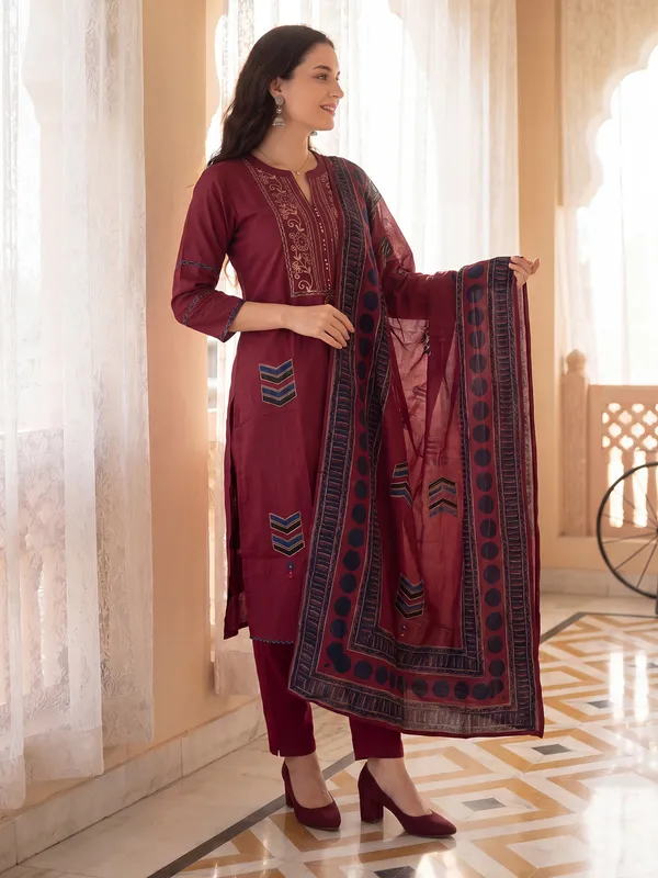 Maroon_Printed_Pure_Cotton_Kurta_Trouser_Dupatta_Set
