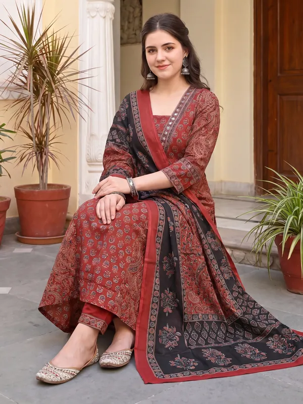 Maroon_Printed_Pure_Cotton_Kurta_Trouser_Dupatta_Set