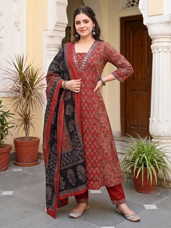 Maroon_Printed_Pure_Cotton_Kurta_Trouser_Dupatta_Set