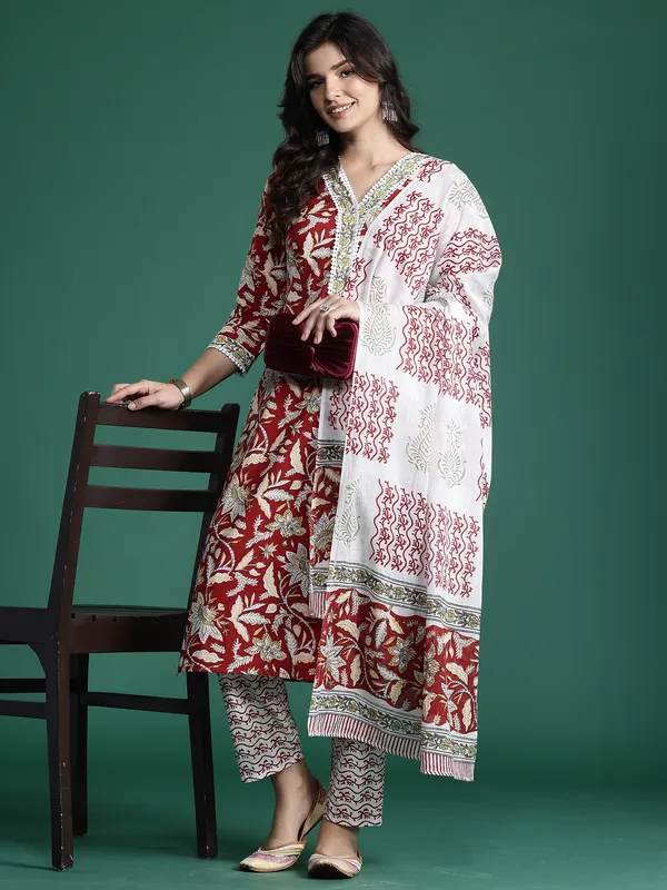 Maroon_Printed_Pure_Cotton_Kurta_Trouser_Dupatta_Set
