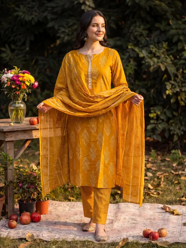 Mustard_Printed_Linen_Kurta_Trouser_Dupatta_Set