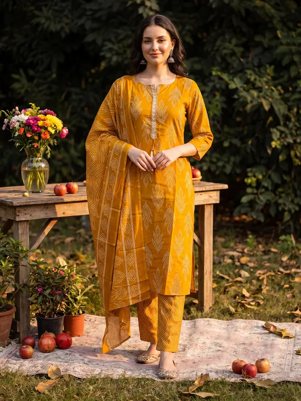 Mustard_Printed_Linen_Kurta_Trouser_Dupatta_Set