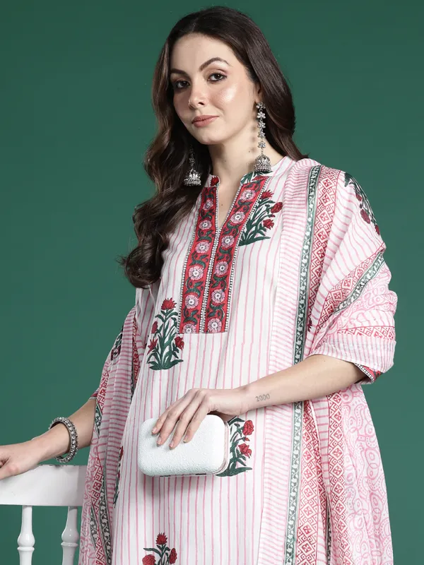 Pink_Pure_Cotton_Printed_Kurta_Trouser_Dupatta_Set