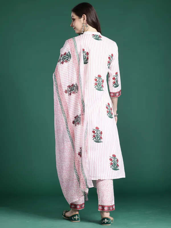 Pink_Pure_Cotton_Printed_Kurta_Trouser_Dupatta_Set
