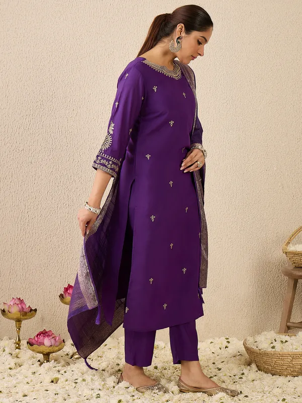 Purple_Embroidered_Silk_Blend_Kurta_Trouser_Dupatta_Set