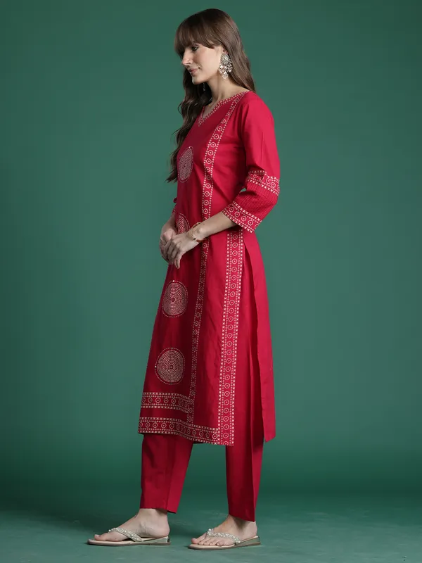 Pink_Printed_Straight_Kurta_Trousers_With_Dupatta_Set
