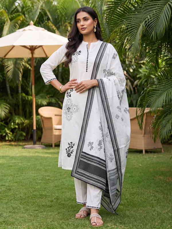 White_Printed_Straight_Kurta_Palazzos_With_Dupatta_Set
