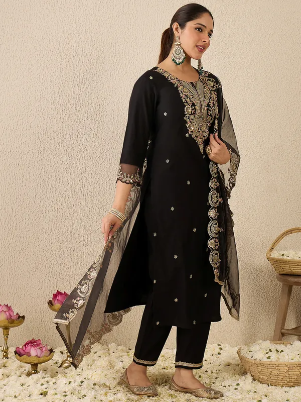 Black_Embroidered_Liva_Kurta_Trouser_Dupatta_Set