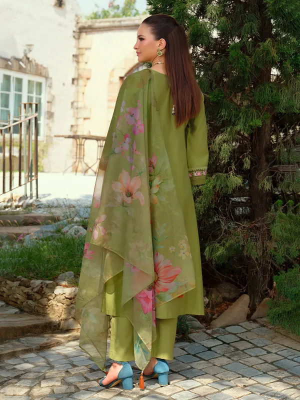 Green_Embroidered_Liva_Kurta_Trouser_Dupatta_Set