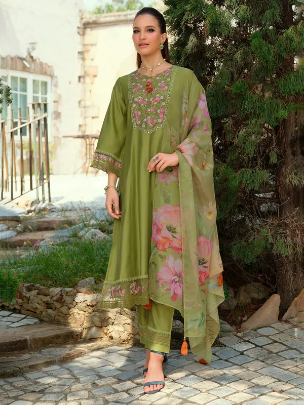 Green_Embroidered_Liva_Kurta_Trouser_Dupatta_Set
