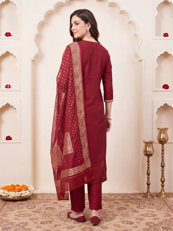 Maroon_Solid_Straight_Kurta_Trousers_With_Dupatta_Set
