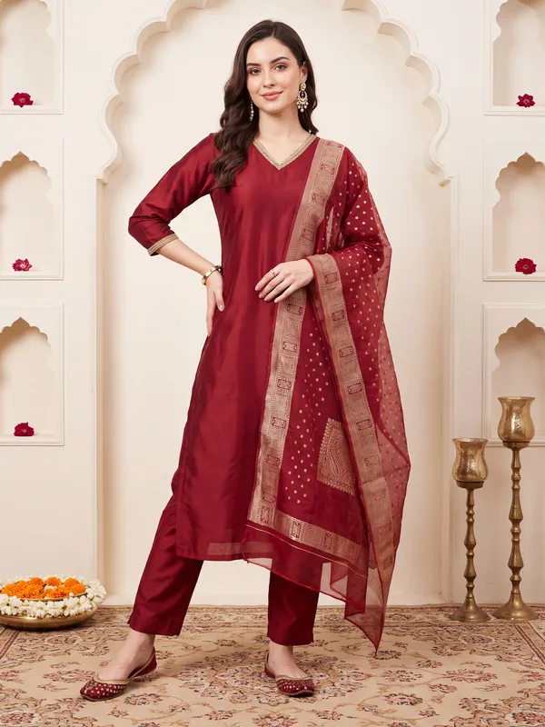 Maroon_Solid_Straight_Kurta_Trousers_With_Dupatta_Set