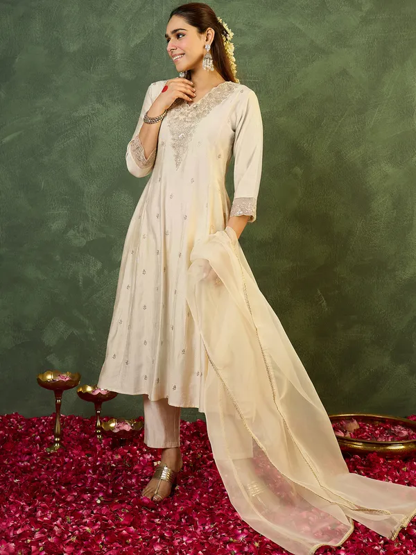 White_Embroidered_Liva_Kurta_Trouser_Dupatta_Set