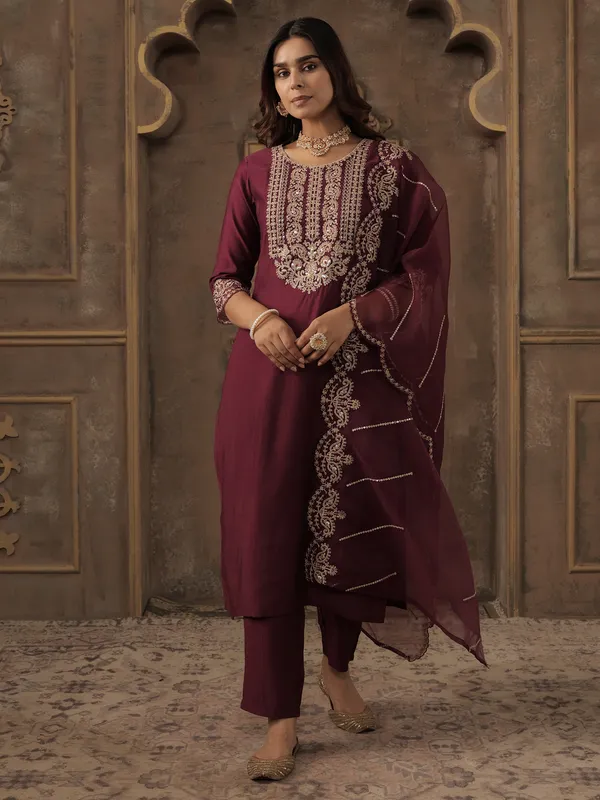 Burgundy_Embroidered_Liva_Kurta_Trouser_Dupatta_Set