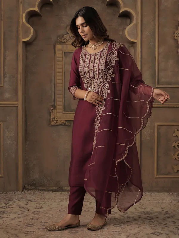 Burgundy_Embroidered_Liva_Kurta_Trouser_Dupatta_Set