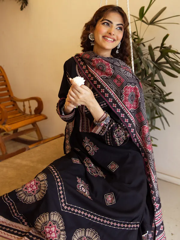 Black_Embroidered_Straight_Kurta_Palazzos_With_Dupatta_set