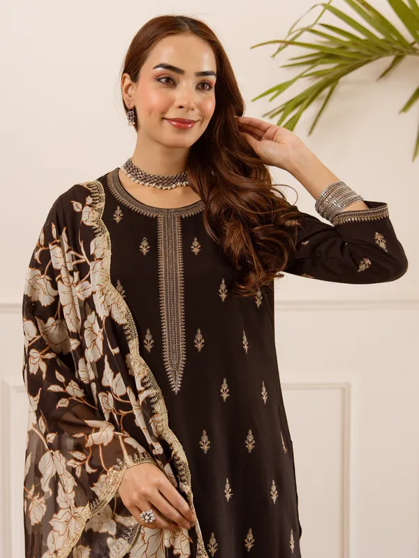 Black_Viscose_Rayon_Embroidered_Kurta_Trouser_Dupatta_Set