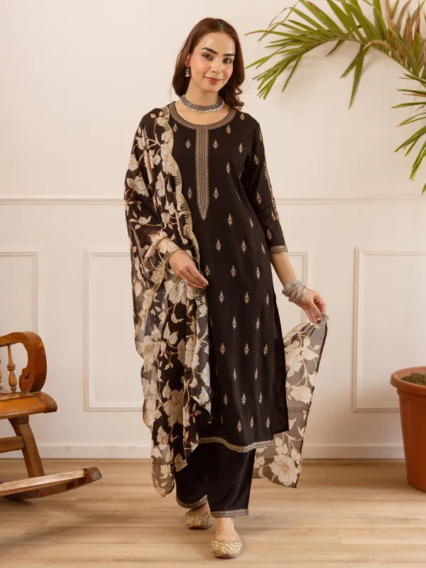 Black_Viscose_Rayon_Embroidered_Kurta_Trouser_Dupatta_Set
