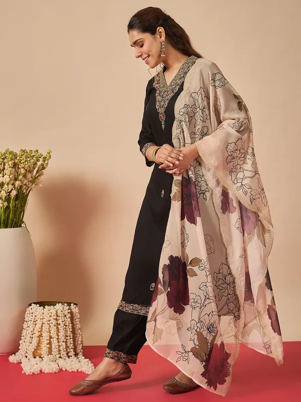 Black_Embroidered_Viscose_Rayon_Kurta_Trouser_Dupatta_Set