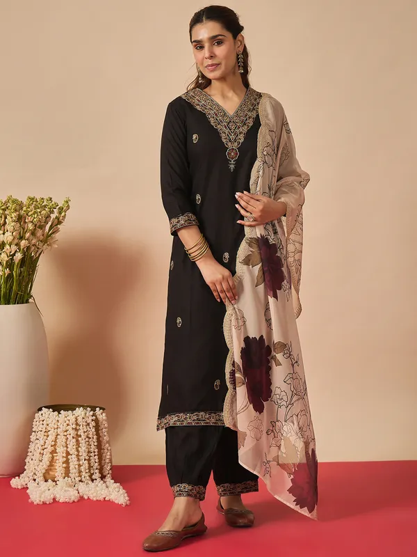 Black_Embroidered_Viscose_Rayon_Kurta_Trouser_Dupatta_Set