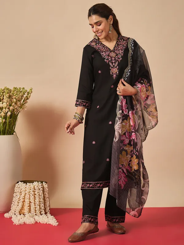 Black_Embroidered_Viscose_Rayon_Kurta_Trouser_Dupatta_Set