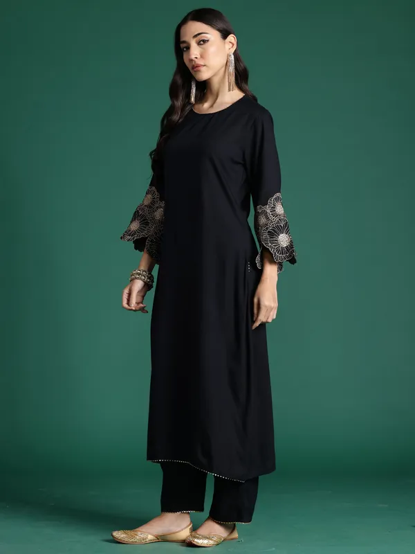 Black_Viscose_Rayon_Printed_Kurta_Trouser_Dupatta_Set