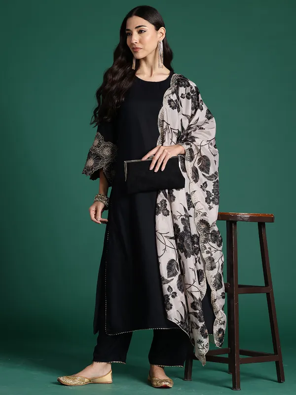 Black_Viscose_Rayon_Printed_Kurta_Trouser_Dupatta_Set