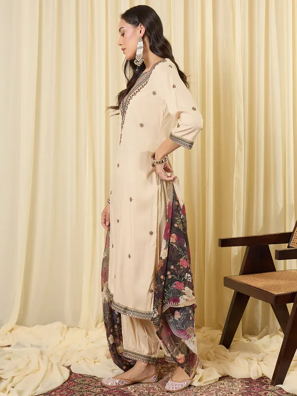 Cream_Embroidered_Viscose_Rayon_Kurta_Trouser_Dupatta_Set