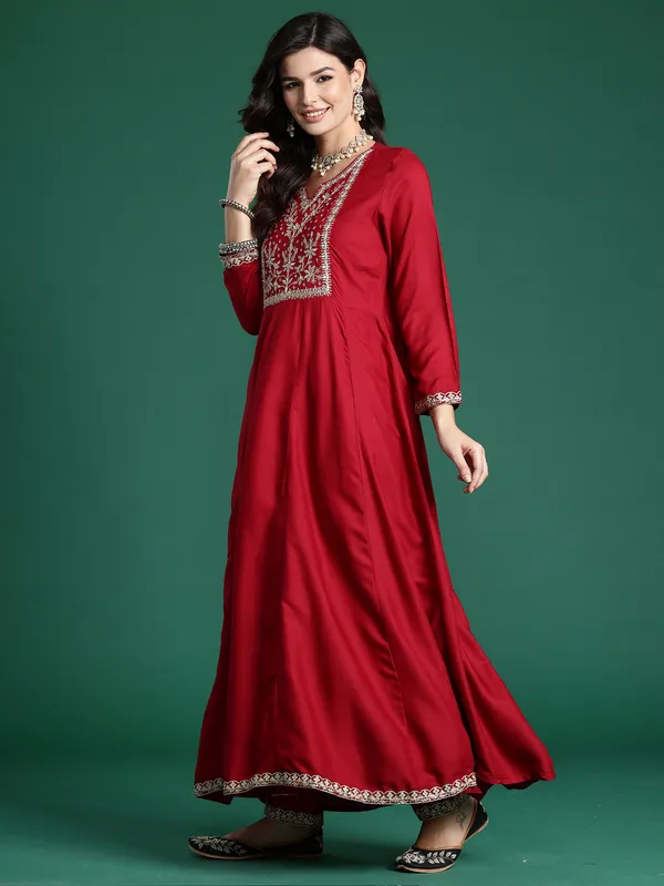 Maroon_Embroidered_Viscose_Rayon_Kurta_Trouser_Dupatta_Set
