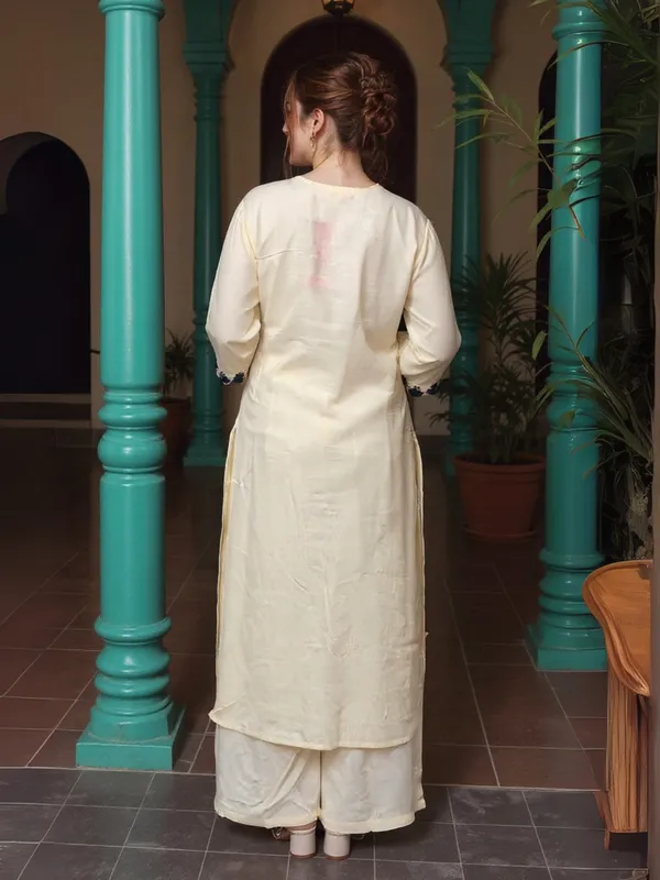 Off_White_Printed_Viscose_Rayon_Kurta_Trouser_Dupatta_Set