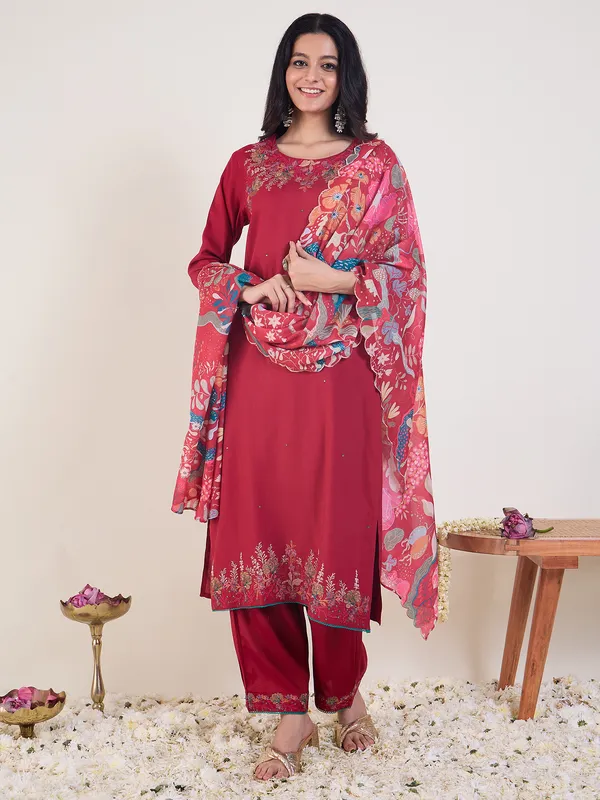 Pink_Viscose_Rayon_Embroidered_Kurta_Trouser_Dupatta_Set