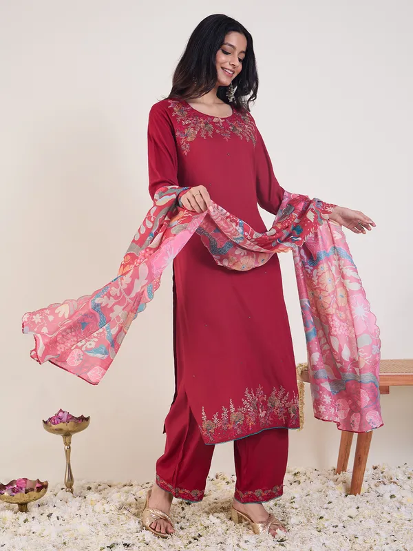 Pink_Viscose_Rayon_Embroidered_Kurta_Trouser_Dupatta_Set