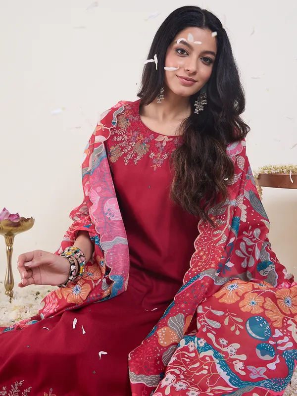 Pink_Viscose_Rayon_Embroidered_Kurta_Trouser_Dupatta_Set