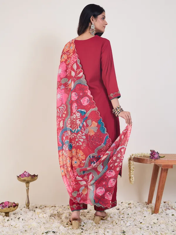 Pink_Viscose_Rayon_Embroidered_Kurta_Trouser_Dupatta_Set