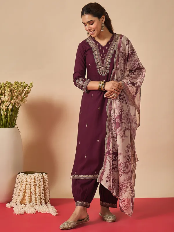 Burgundy_Embroidered_Viscose_Rayon_Kurta_Trouser_Dupatta_Set