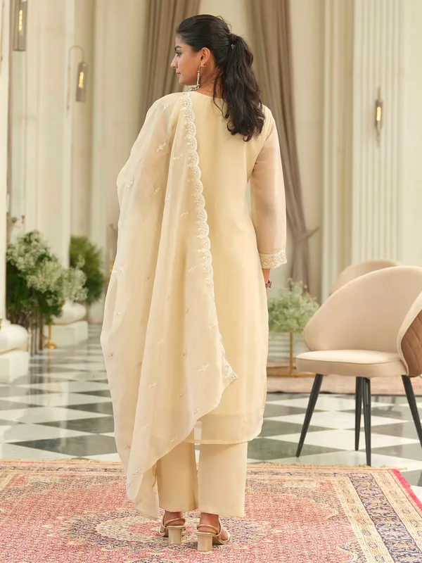 Beige_Embroidered_Silk_Kurta_Trouser_Dupatta_Set