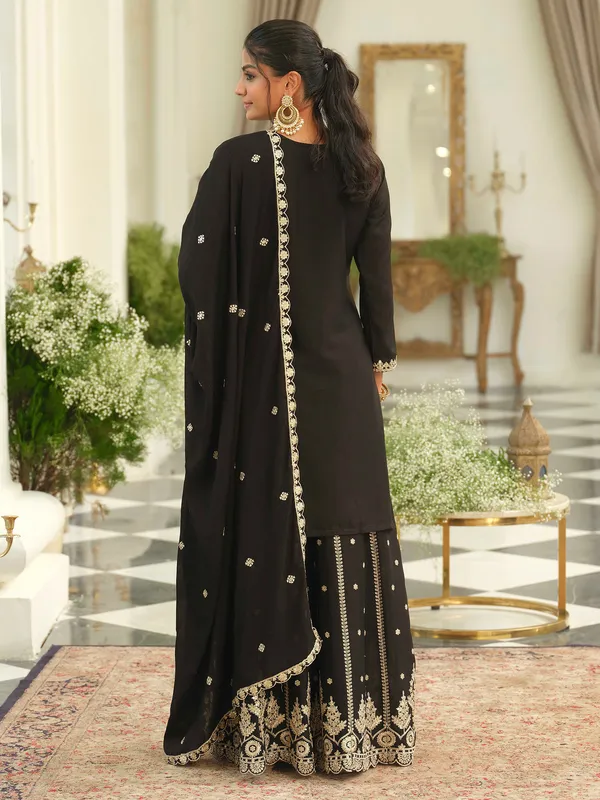 Black_Embroidered_Chinon_Kurta_Trouser_Dupatta_Set