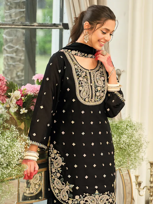 Black_Embroidered_Chinon_Kurta_Trouser_Dupatta_Set