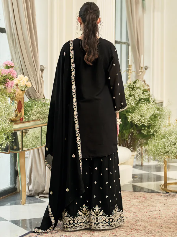 Black_Embroidered_Chinon_Kurta_Trouser_Dupatta_Set