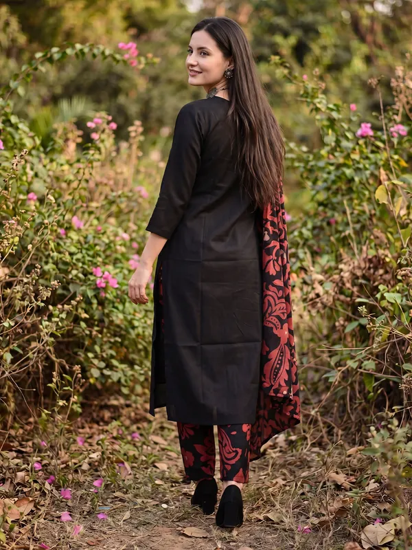 Black_Solid_Pure_Cotton_Kurta_Trouser_Dupatta_Set