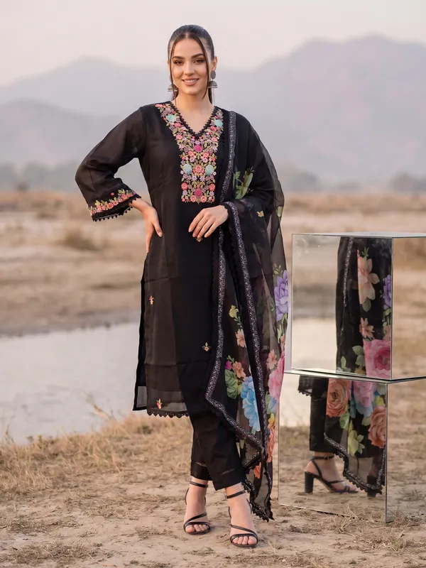 Black_Printed_Silk_Blend_Kurta_Trouser_Dupatta_Set