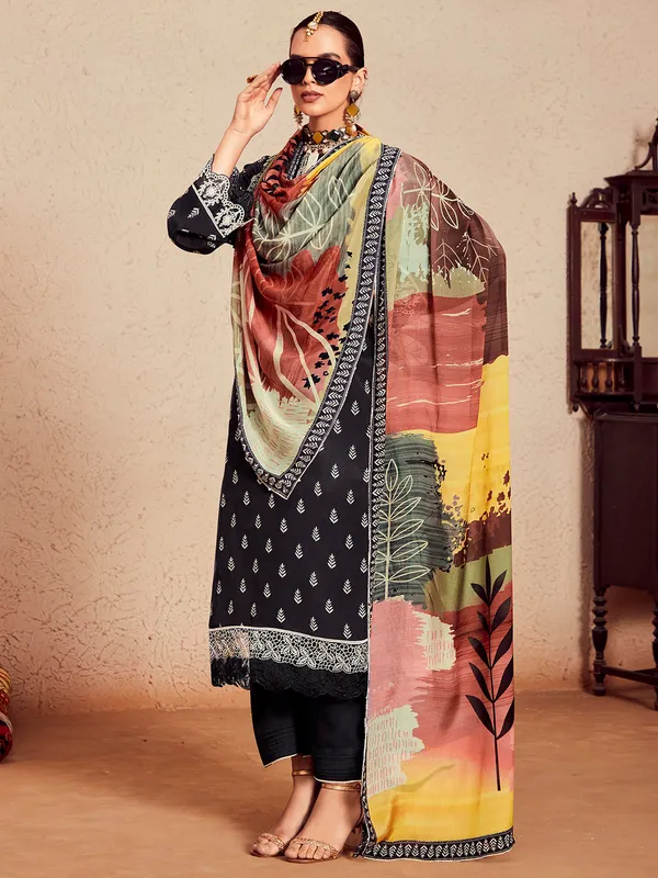 Black_Printed_Straight_Kurta_Trousers_With_Dupatta_Set