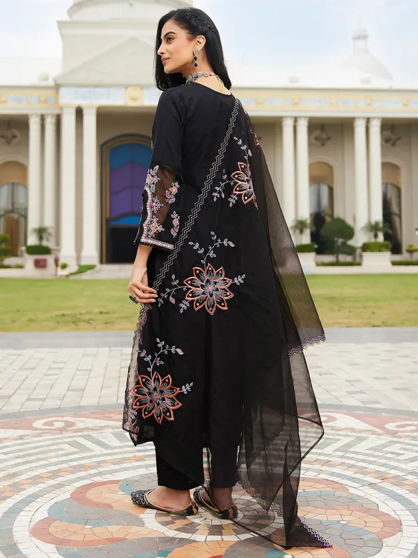 Black_Embroidered_Silk_Blend_Kurta_Trouser_Dupatta_Set