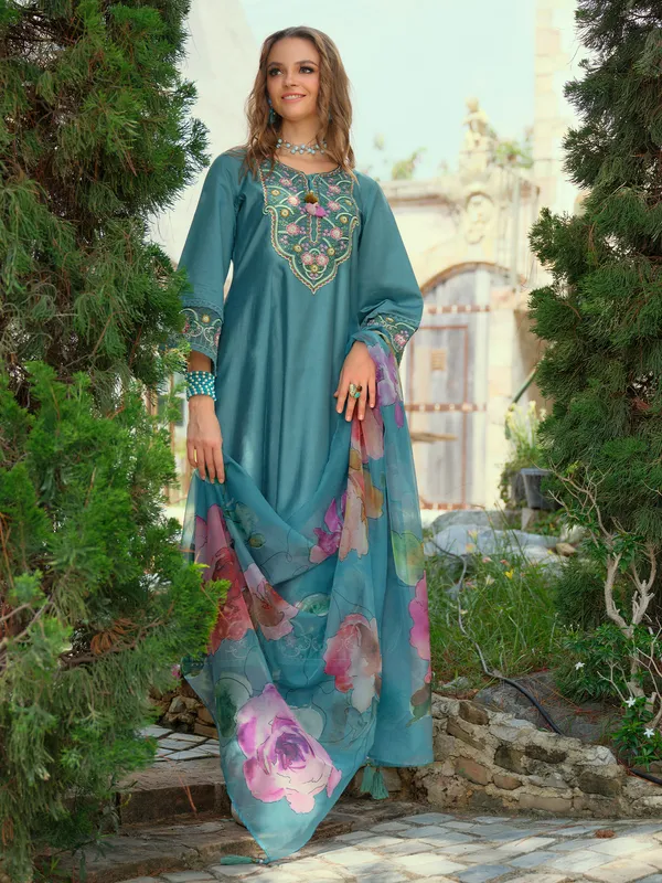 Blue_Embroidered_Liva_Kurta_Trouser_Dupatta_Set