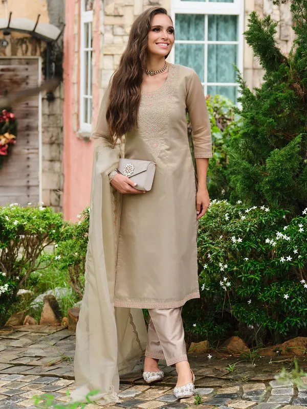 Brown_Embroidered_Silk_Blend_Kurta_Trouser_Dupatta_Set