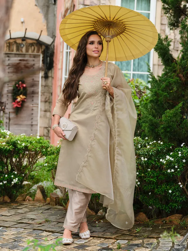 Brown_Embroidered_Silk_Blend_Kurta_Trouser_Dupatta_Set